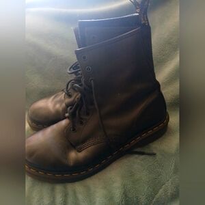 Dr MARTENS